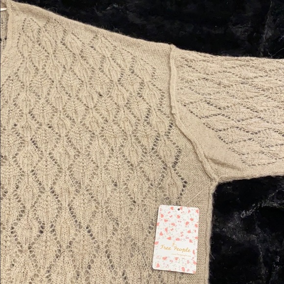 Free People Say Hello Tunic Sweater. - Picture 9 of 14